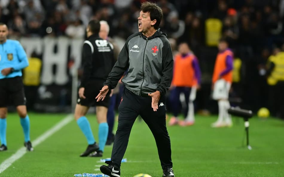 Fernando Diniz em Corinthians x Vasco (Foto: Eduardo Carmim/Photo Premium/Gazeta Press)