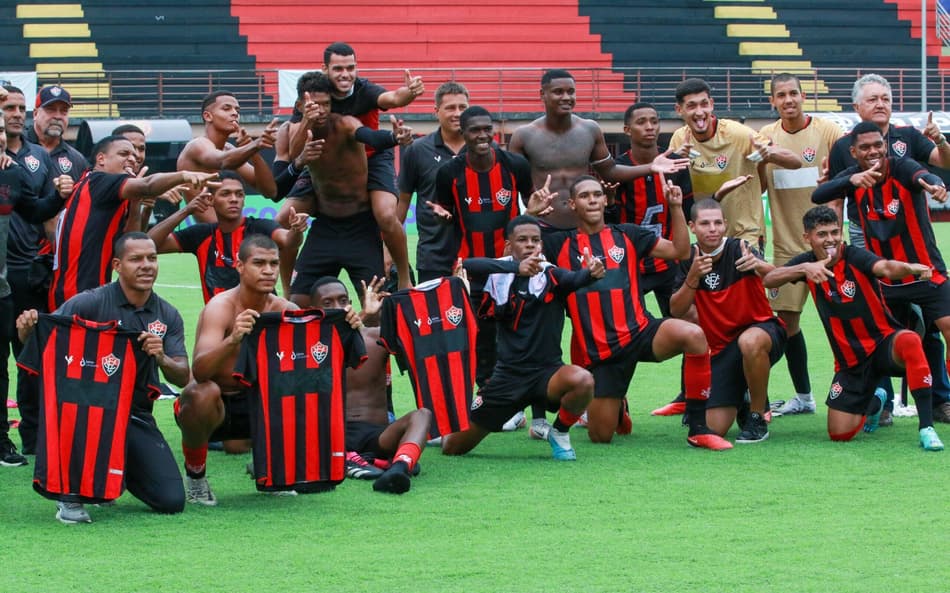 Elenco do Vitória na Copinha 2024 (Foto: Saulo Dias/MOCHILA PRESS)