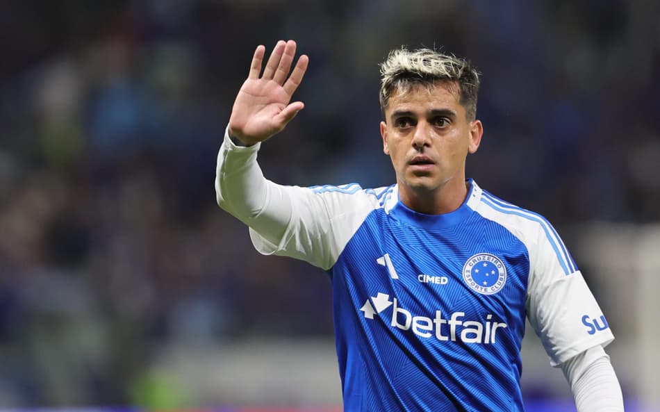 Fagner negocia rescisão contratual com o Corinthias