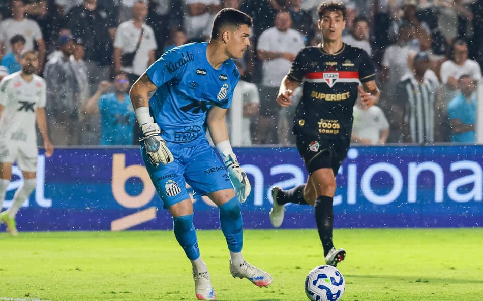 Gabriel Brazão começa a terceira temporada pelo San)tos. (Foto: LEO BARRILARI/Gazeta Press)