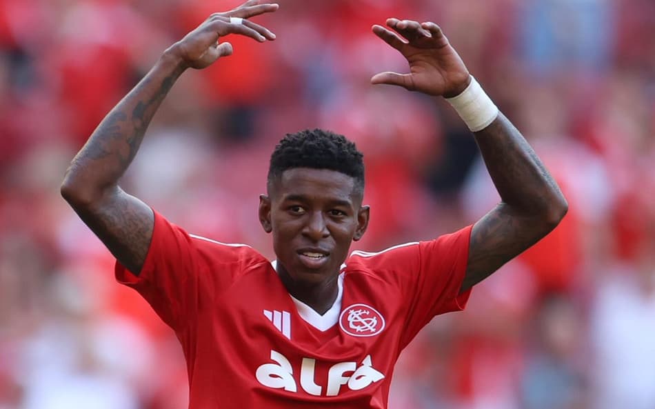 Vitão deixou o Internacional e acertou com o Flamengo (Foto: EDU ANDRADE/Fatopress/Gazeta Press)