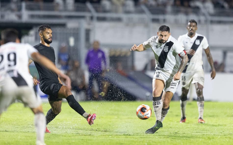 Corinthians e Ponte Preta se enfrentam em São Paulo (Foto: Diogo Reis/Agif/Gazeta Press)