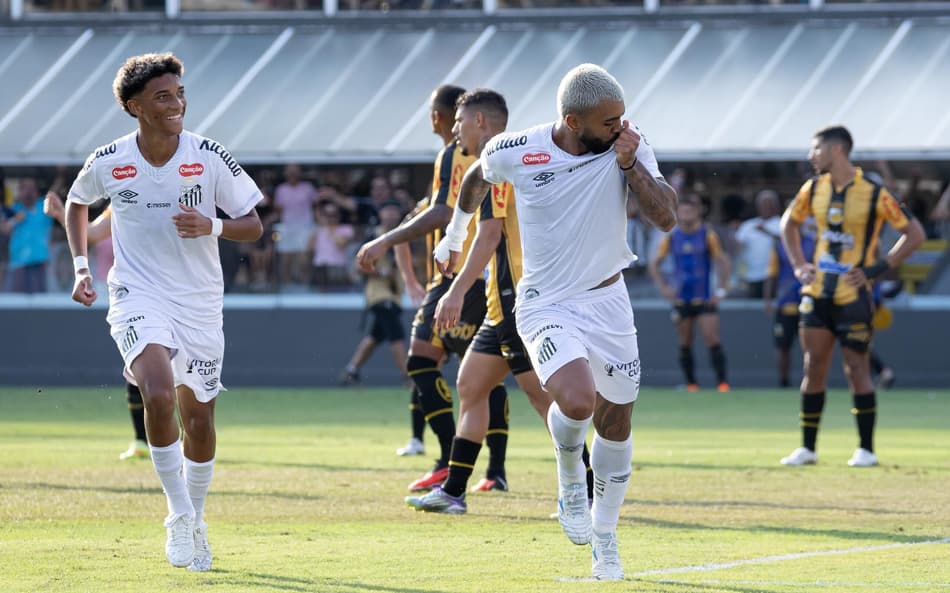 Gabriel Barbosa comemora o primeiro gol após o retorno para a terceira passagem no Santos. (Foto: Léo Barrilari/GazetaPress)