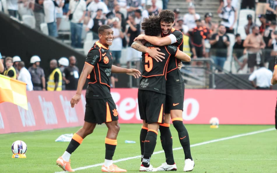 João Vitor Jacaré comemorando o gol do Corinthians (Foto: Peter Leone/O Fotografico/Gazeta Press)