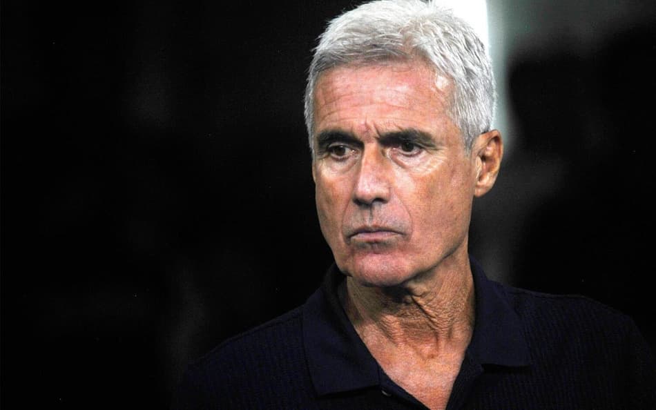 Torcedores do Grêmio mandam recado a Luis Castro após derrota no Gauchão