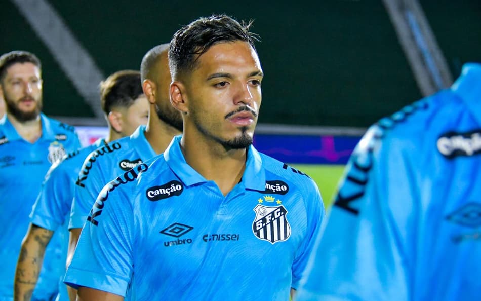 Gabriel Menino fez a estreia com a camisa do Santos no último domingo (18). (Foto: Alvaro Jr/MOCHILA PRESS)