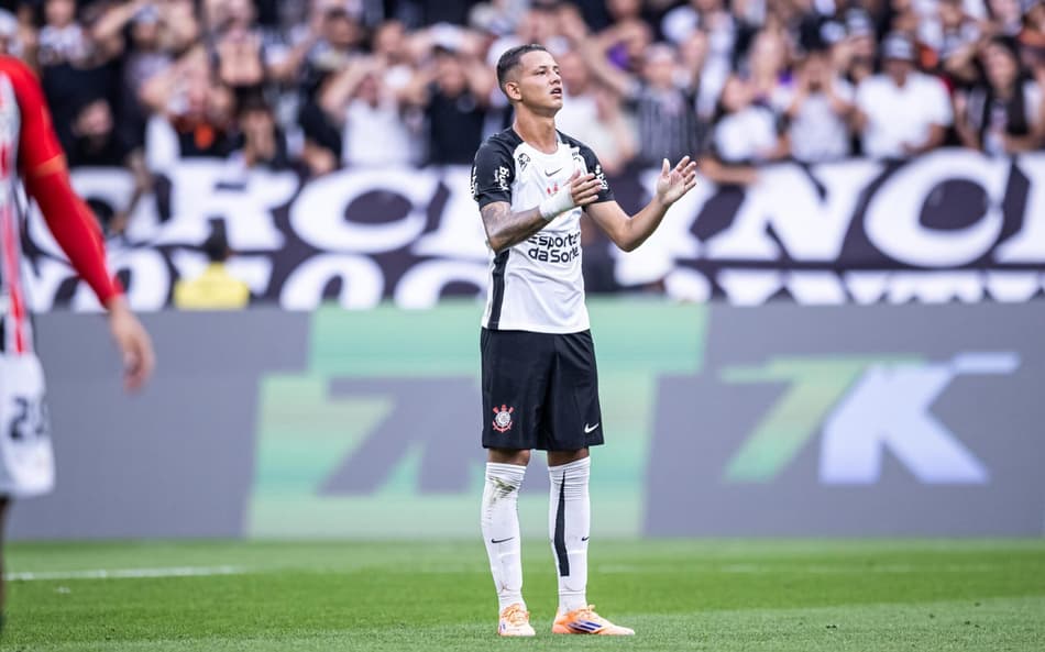 Dorival busca solução rápida para 'jejum' de atacantes do Corinthians