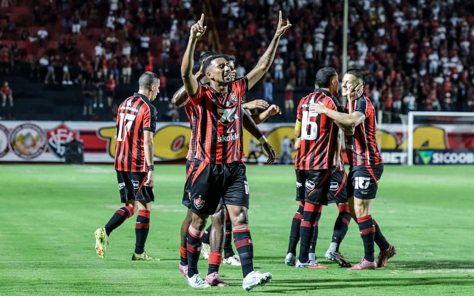 Mateus Silva comemora primeiro gol com a camisa do Vitória (Foto: Junior Damasceno/MyPhoto Press/Gazeta Press)