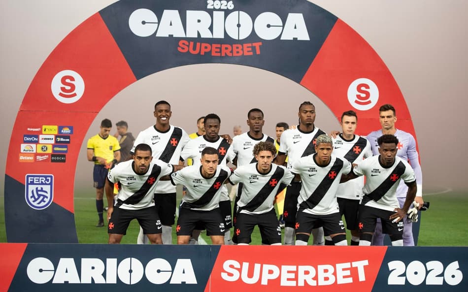 Jogadores do Vasco antes de enfrentar o Flamengo (Foto: DELMIRO DOS SANTOS JUNIOR/MOCHILA PRESS)