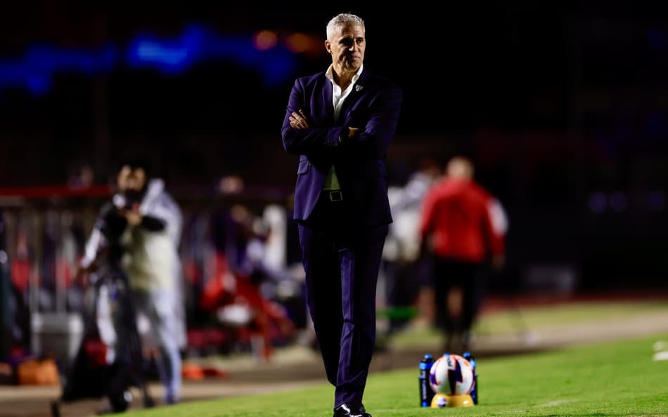 Crespo fala sobre momento complicado do São Paulo e desabafa: 'Não pode perder'