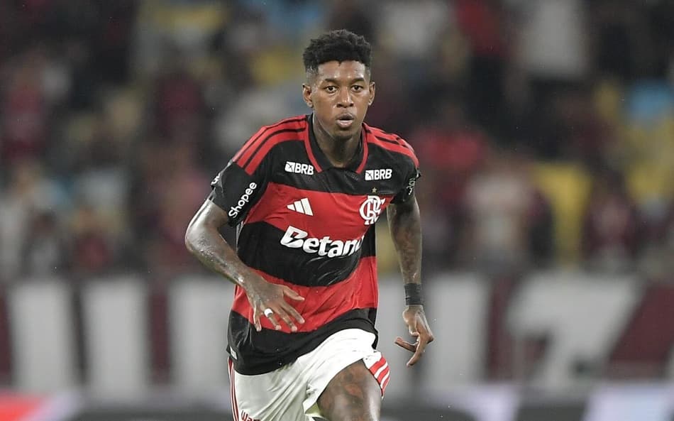 Vitão fez seu primeiro jogo com a camisa do Flamengo (Foto: Thiago Ribeiro/ Agif/Gazeta Press)