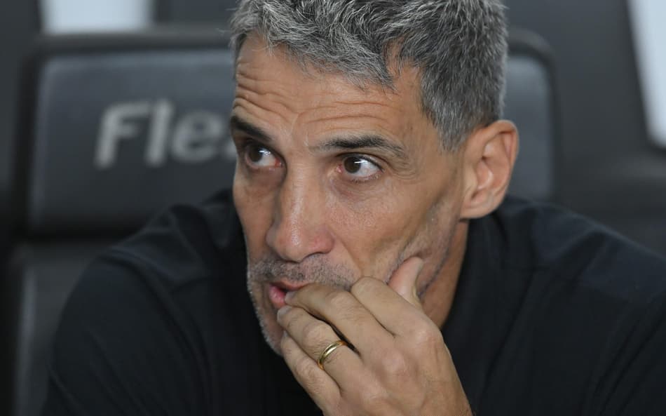 Vojvoda sofre a primeira derrota em clássicos pelo Santos. (Foto: Jota Erre/ Agif/Gazeta Press)