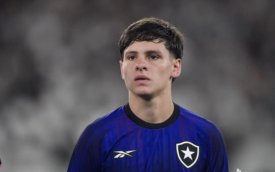 Álvaro Montoro foi titular do Botafogo contra o Bangu (Foto: Thiago Ribeiro/Agif/Gazeta Press)