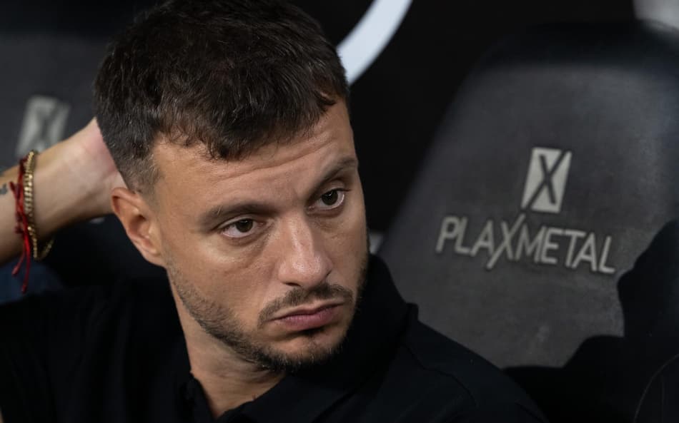 Martin Anselmi tem dois jogos pelo Botafogo (Foto: Jorge Rodrigues/Agif/Gazeta Press)