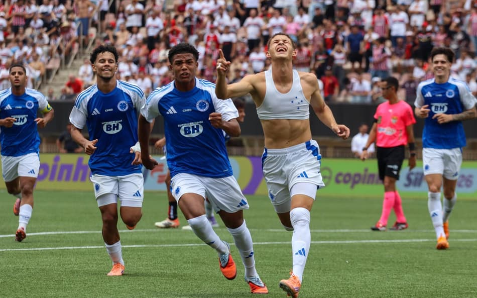 Gustavinho marca o segundo gol do Cruzeiro sobre o São Paulo na final da Copinha (Foto: Theo Daolio/MOCHILA PRESS/Gazetapress