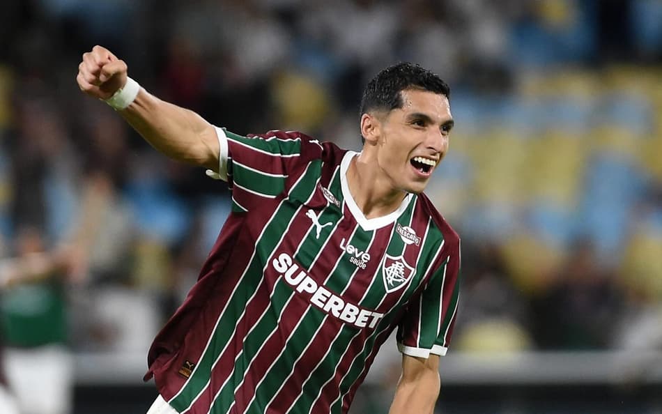 Serna abriu o placar em Fluminense x Flamengo (Foto: (Foto: Alexandre DurÃ£o/Zimel Press/Gazeta Press)