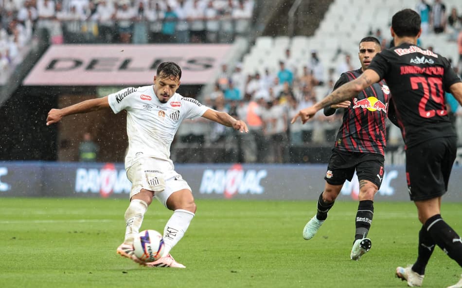 Gabriel Menino vê Santos em evolução, mas ressalta impacto do calendário: 'É difícil'