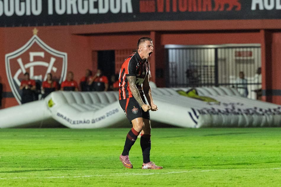 Renato Kayzer comemora gol do Vitória contra o Remo (Foto: Junior Damasceno/MyPhoto Press/Gazeta Press)