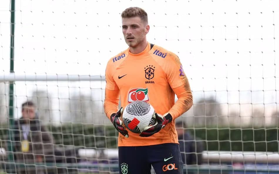 Suspensão de goleiro do Al-Nassr trava ida de Bento ao Genoa; entenda