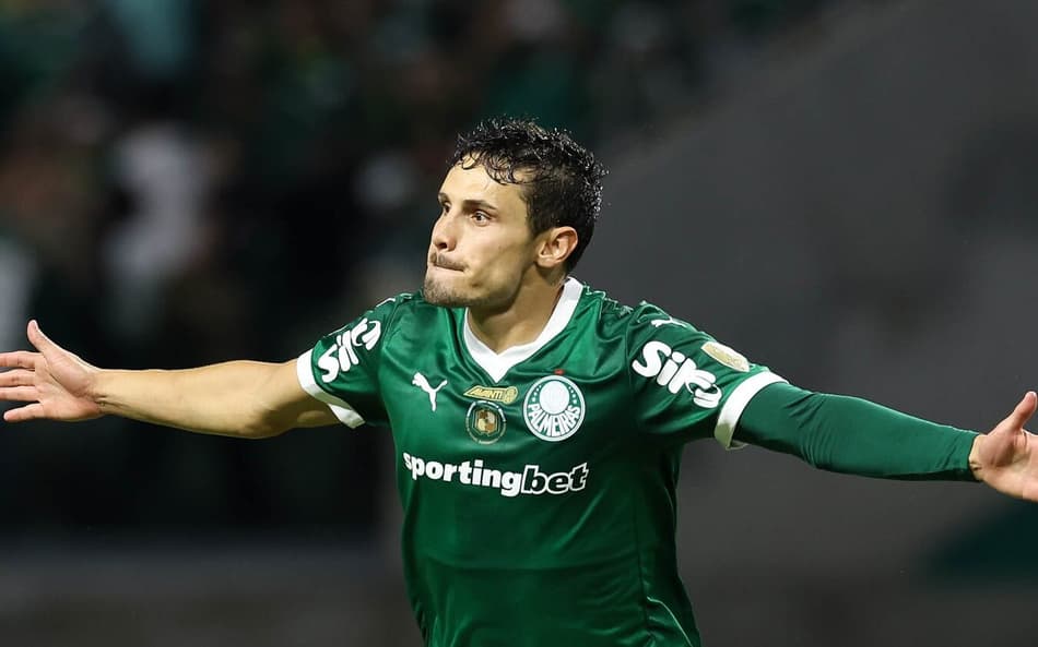 Veiga tenta retomar sequência de titularidades após recuperação (Foto: Cesar Greco/Palmeiras)