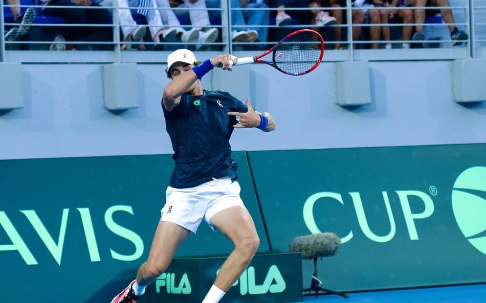 João Fonseca na vitória histórica sobre Tsitsipas na Davis (Foto: André Gemmer/CBT)