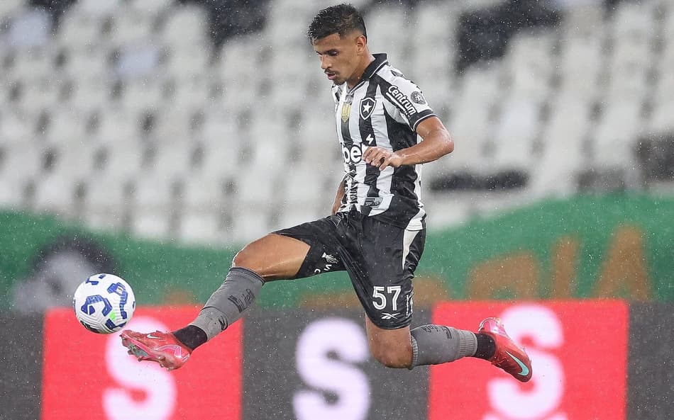 David Ricardo em ação pelo Botafogo (Foto: Vítor Silva/Botafogo)