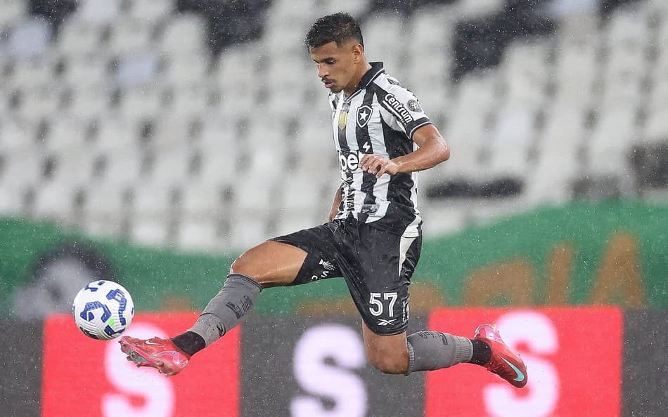 David Ricardo em ação pelo Botafogo (Foto: Vítor Silva/Botafogo)
