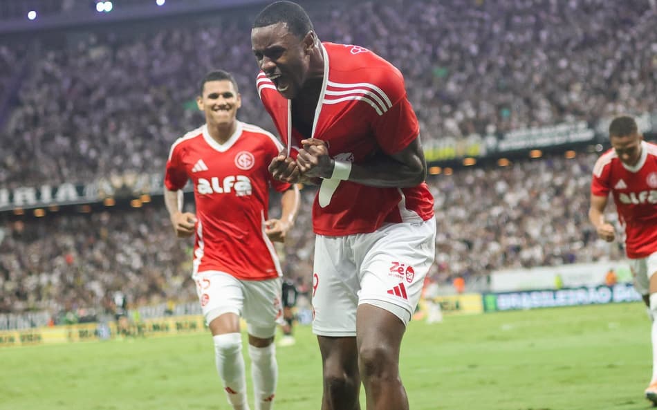 Ricardo Mathias comemora gol redentor do Internacional