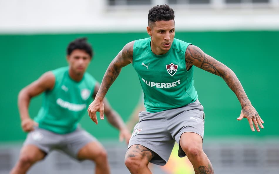 Guilherme Arana em ação no CT do Fluminense (Foto: Marcelo Gonçalves/ Fluminense FC)