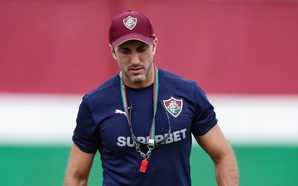 Zubeldía em treinamento do Fluminense (Foto: Marcelo Gonçalves / Fluminense FC)