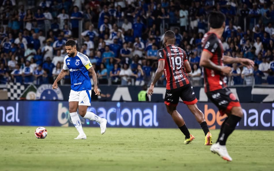 João Marcelo analisa derrota do Cruzeiro: 'Faltou concentração e entrosamento'