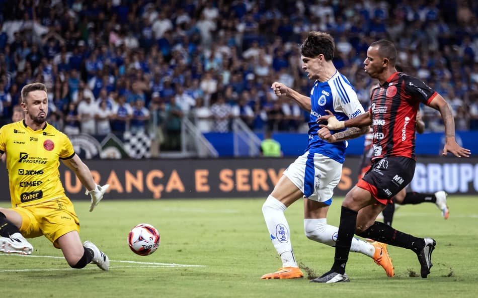 Com time de jovens, Cruzeiro perde para o Pouso Alegre em estreia no Campeonato Mineiro