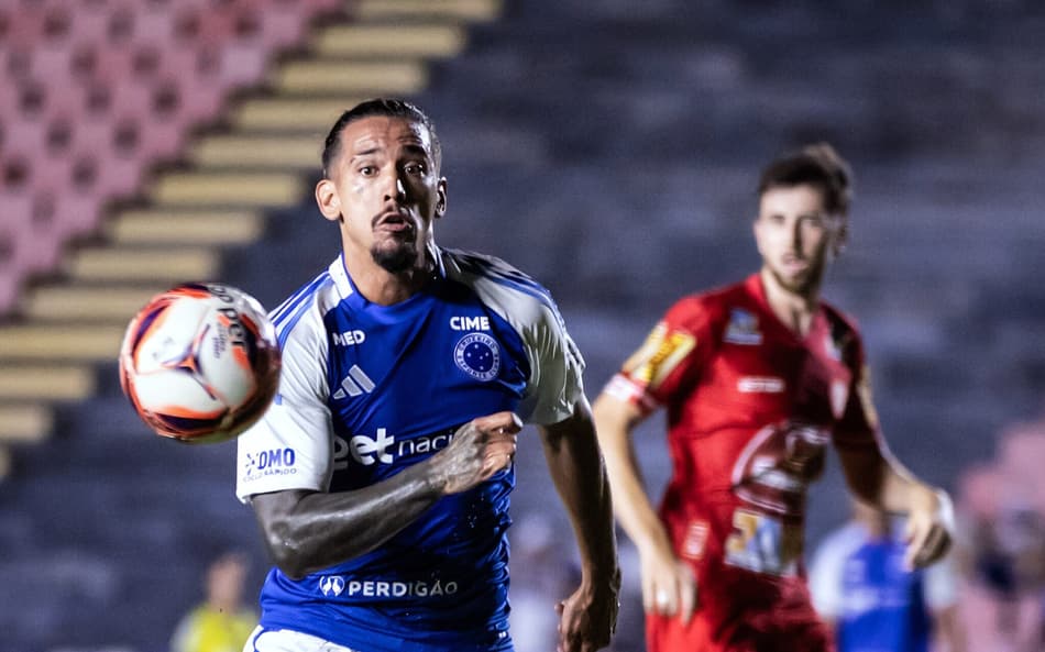 Chico da Costa aproveita estreia no Cruzeiro e dá a Tite mais armas