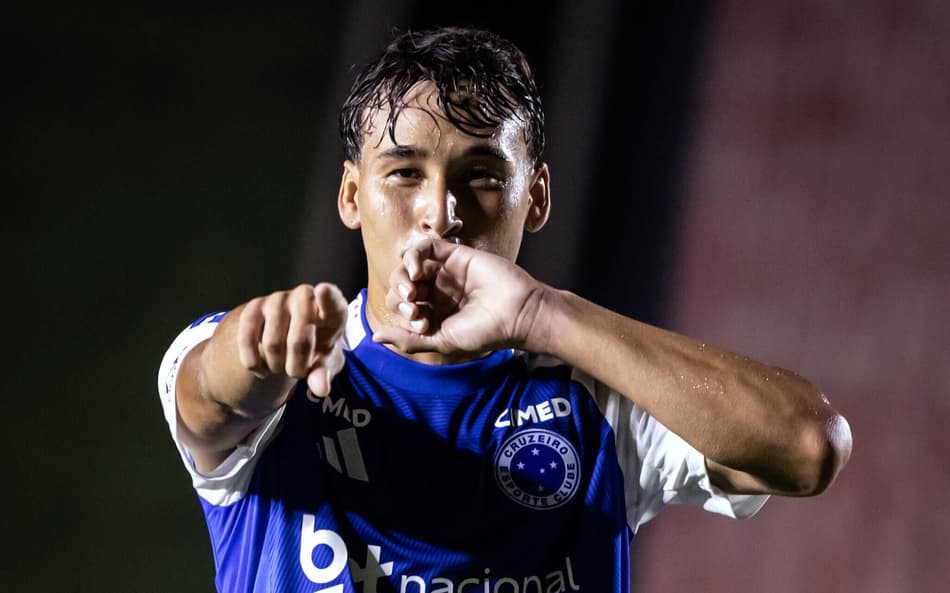 Japa celebra gol pelo Cruzeiro, mas alerta para queda de rendimento
