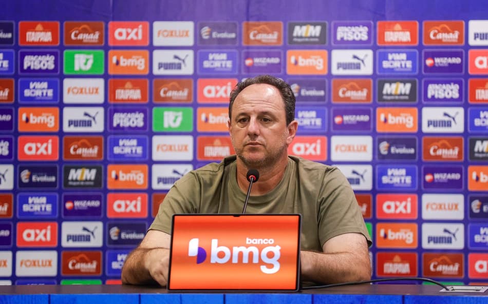 Rogério Ceni em entrevista depois da partida contra o Galícia (Foto: Rafael Rodrigues/EC Bahia)