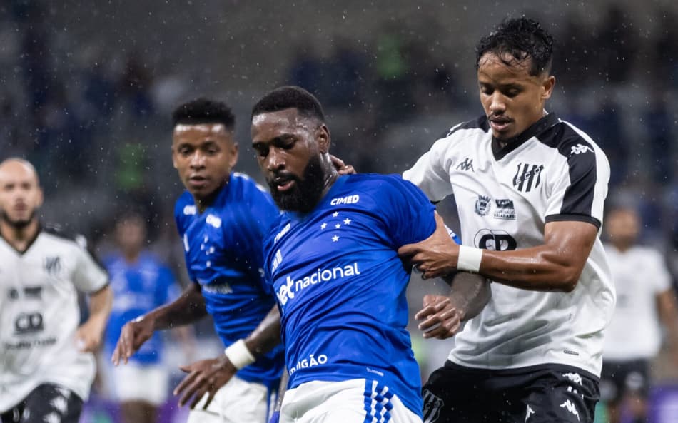 Em estreia de Gerson, Cruzeiro perde para o Democrata-GV no Mineirão