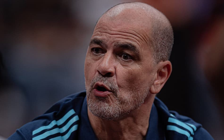 Treinador do Flamengo faz autocrítica após vitória: 'Ganhamos sem jogar bem'