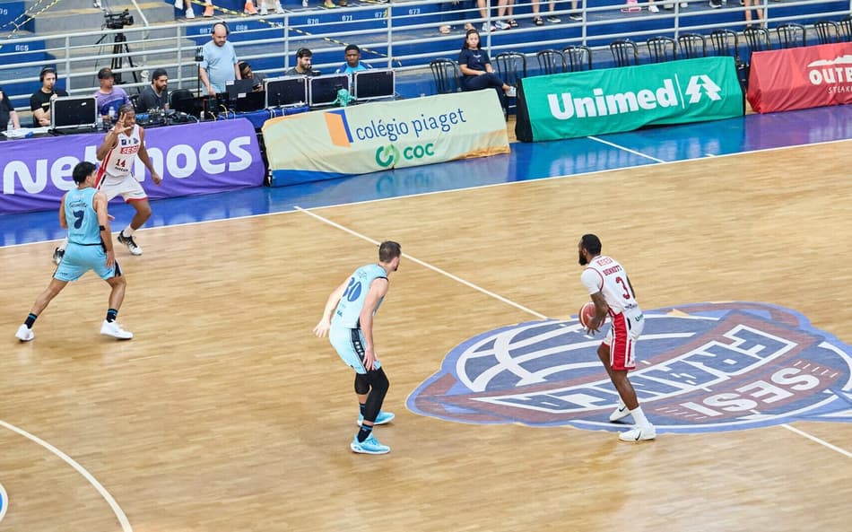 Com emoção, Sesi Franca bate Brasília e terá clássico nas semis do Super 8