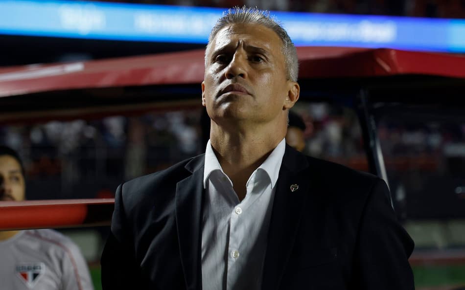 Crespo admitiu erro ao falar em rebaixamento no São Paulo (Foto: Rubens Chiri e Paulo Pinto/Saopaulofc.net)