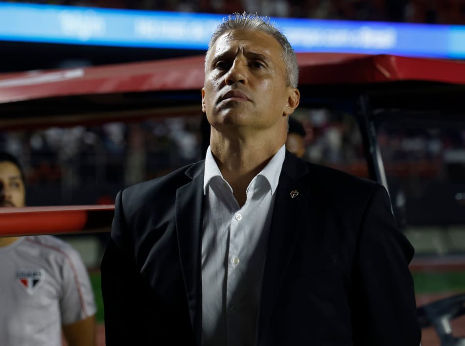 Crespo admitiu erro ao falar em rebaixamento no São Paulo (Foto: Rubens Chiri e Paulo Pinto/Saopaulofc.net)