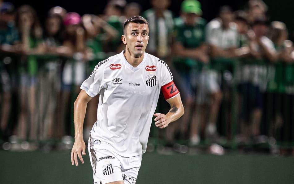 João Schmidt foi o capitão do Santos no confronto (Foto: Raul Baretta/ Santos FC)