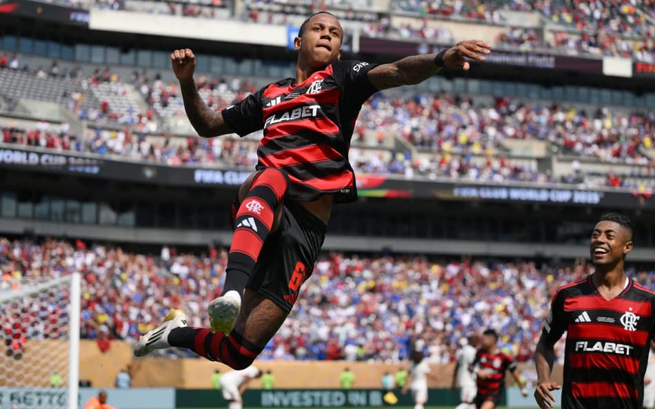 Wallace Yan comemora gol marcado contra o Chelsea no Mundial de Clubes