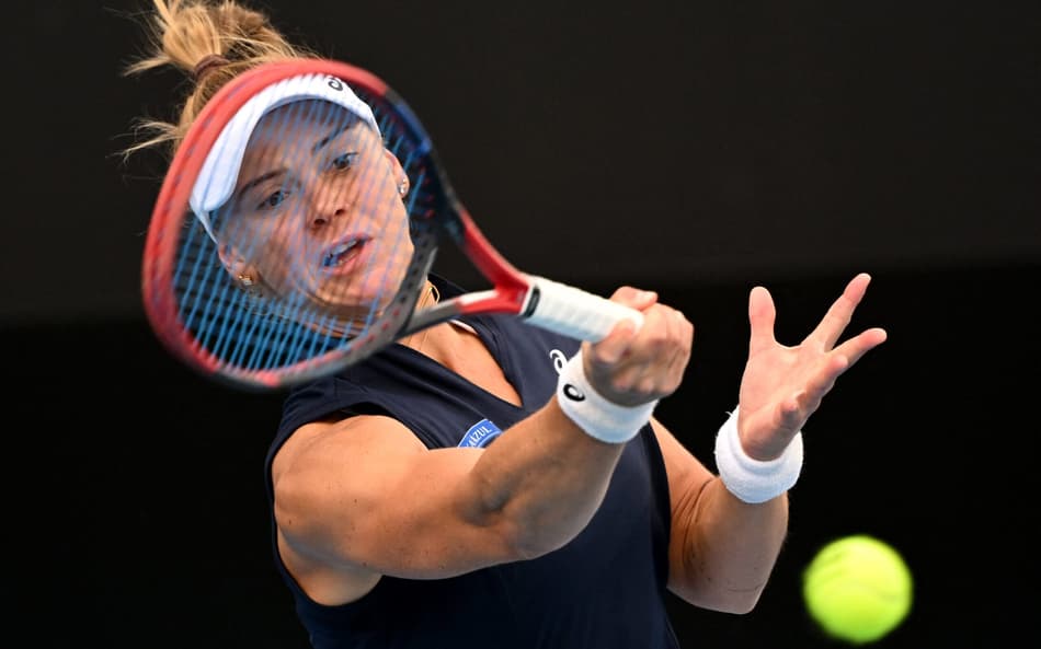 A tenista brasileira Laura Pigossi em ação (Foto: William WEST / AFP)