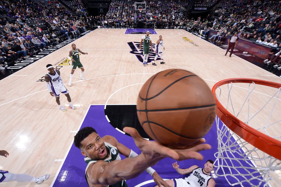 Sacramento Kings x Milwaukee Bucks (Foto: ROCKY WIDNER / NBAE / Getty Images / Getty Images via AFP)