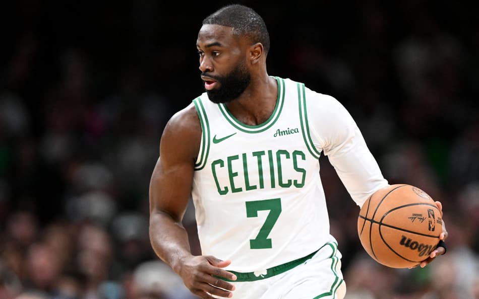 Jaylen Brown, do Boston Celtics, na partida contra o Toronto Raptors, em 9 de janeiro de 2026, no TD Garden, em Boston. (Foto: Brian Fluharty/Getty Images via AFP)