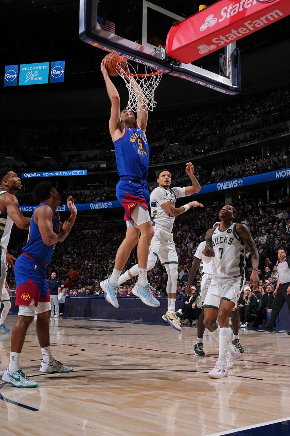 Milwaukee Bucks x Denver Nuggets (Foto: Bart Young / NBAE / Getty Images / Getty Images via AFP)