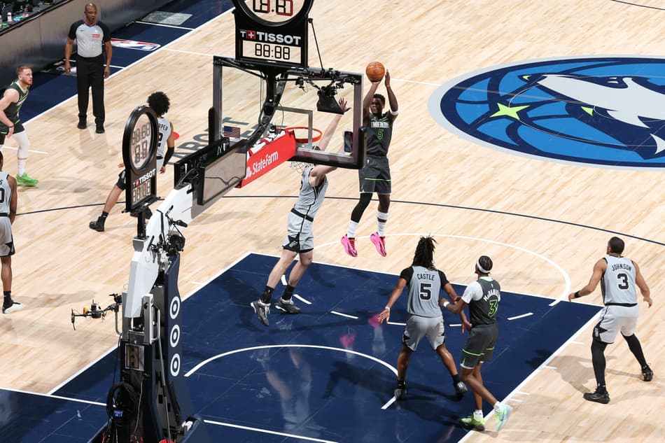 San Antonio Spurs x Minnesota TImberwolves (Foto: David Sherman / NBAE / Getty Images / Getty Images via AFP)