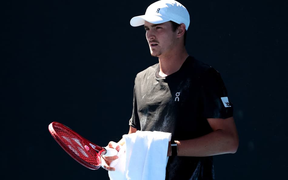 João Fonseca participa de treino antes do Australian Open 2026, em Melbourne, em 17 de janeiro de 2026. (Foto: Martin Keep/AFP)