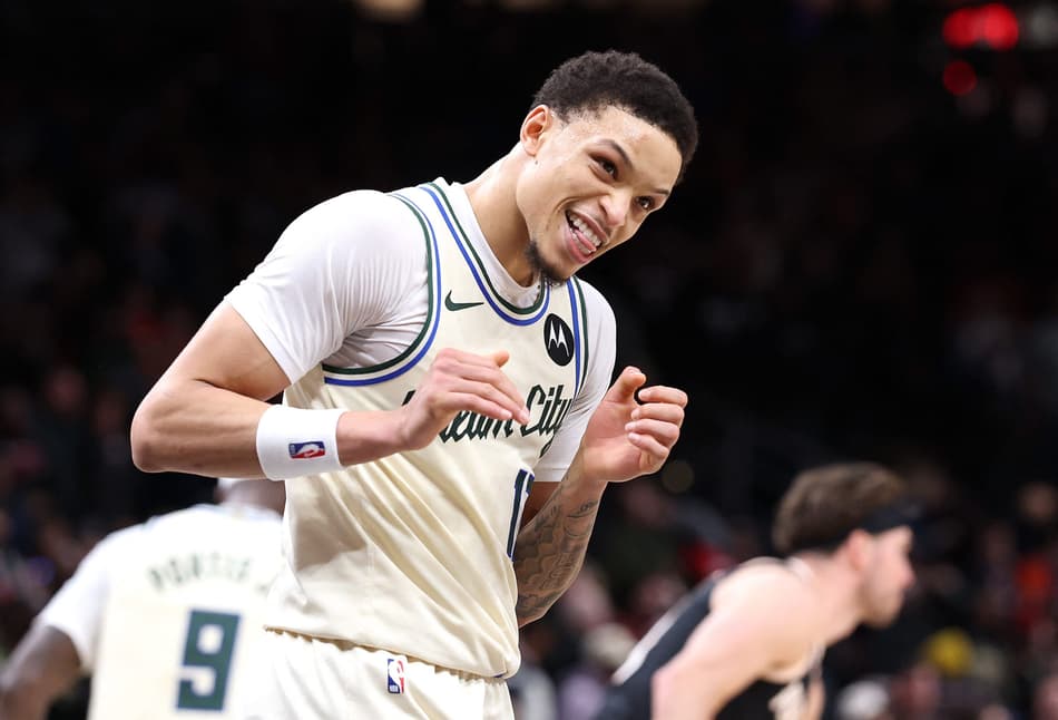 Ryan Rollins, do Milwaukee Bucks, reage após vitória de 112-110 sobre o Atlanta Hawks na State Farm Arena, em 19/1/2026 (Foto: Kevin C. Cox/Getty Images/AFP)