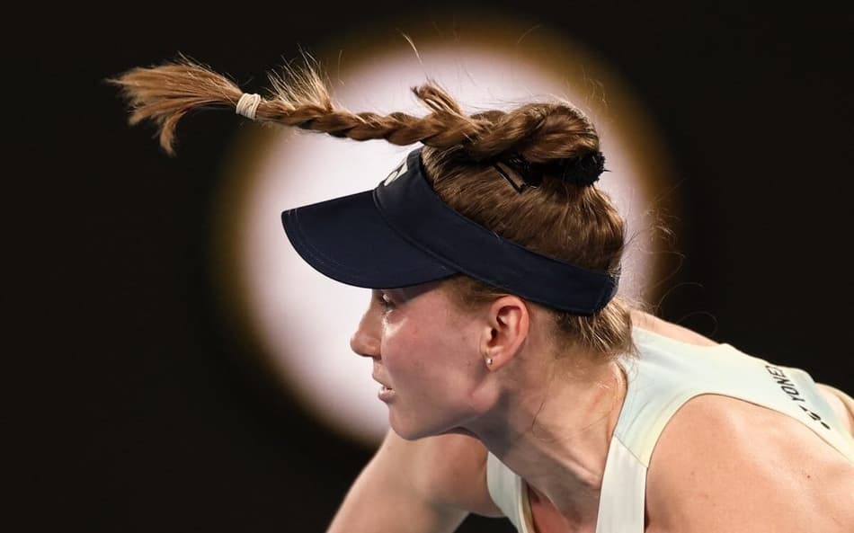 A cazaque Elena Rybakina na semifinal do Australian Open contra a americana Jessica Pegula